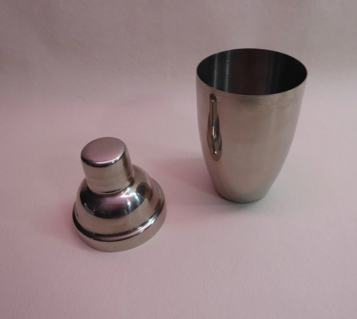 Cocktail shaker. Stainless steel. Japan. Kotobuki. Bar coktail. Decor bar. Martini. 1980 Cocktail shaker. Stainless steel. Japan. Kotobuki. Bar coktail. Decor bar. Martini. 1980